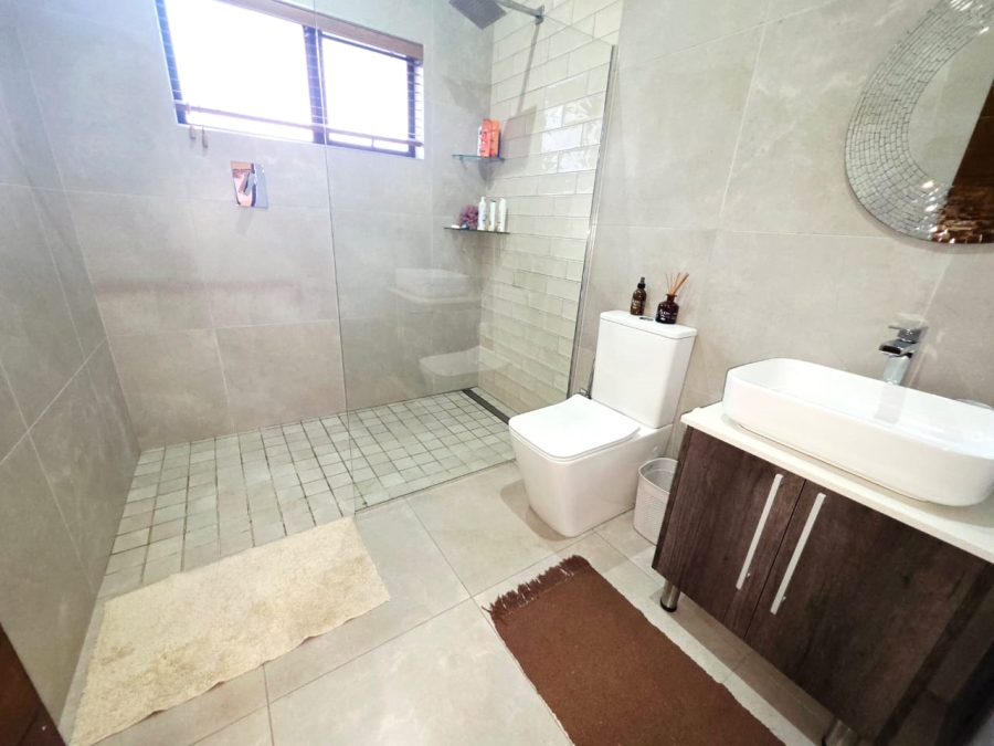 6 Bedroom Property for Sale in Sandown Western Cape